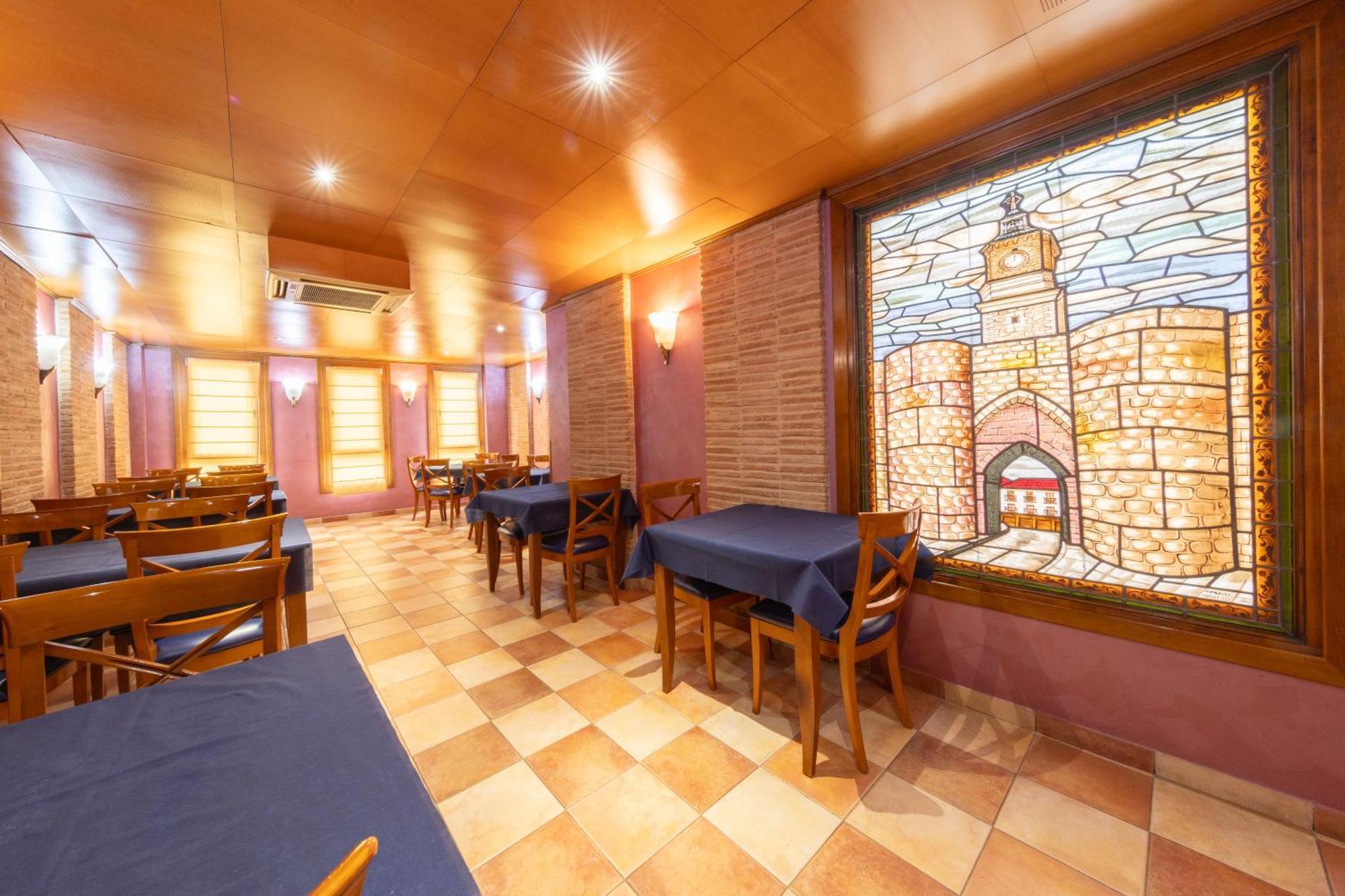 Hostal Sin Recep24H Puerta De La Villa - Pet Friendly & Restaurante Almazán Exterior photo