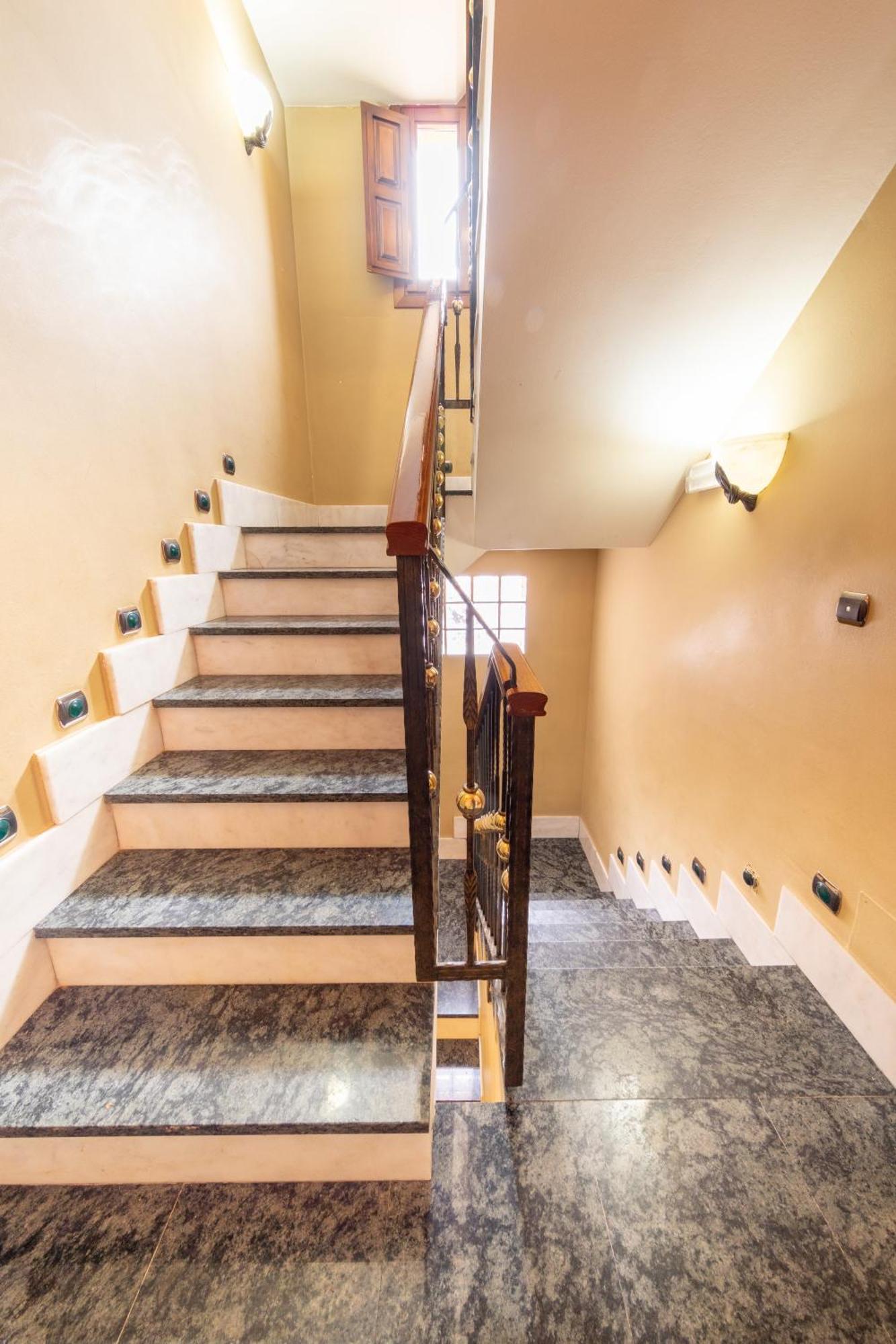 Hostal Sin Recep24H Puerta De La Villa - Pet Friendly & Restaurante Almazán Exterior photo