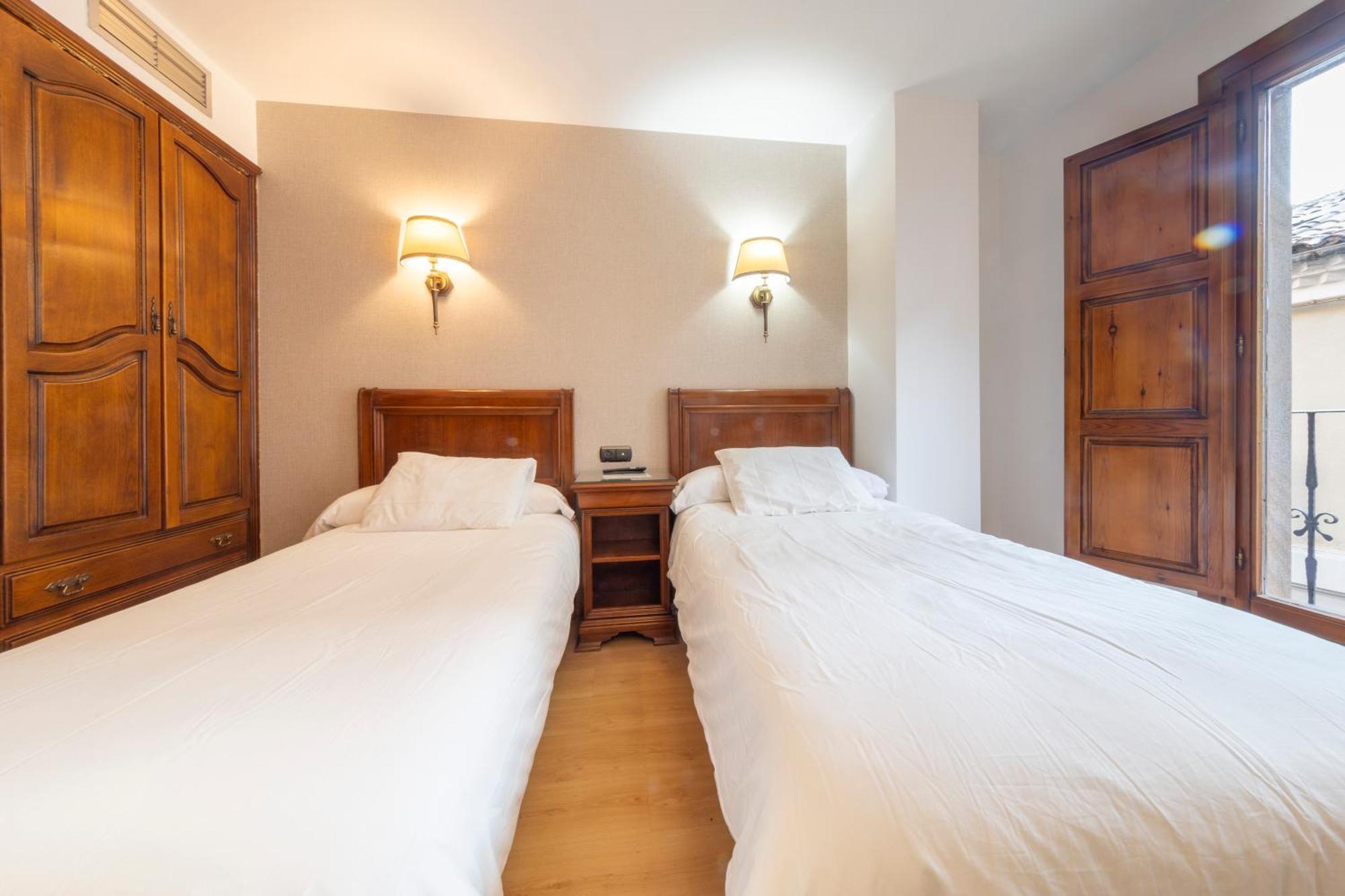 Hostal Sin Recep24H Puerta De La Villa - Pet Friendly & Restaurante Almazán Exterior photo